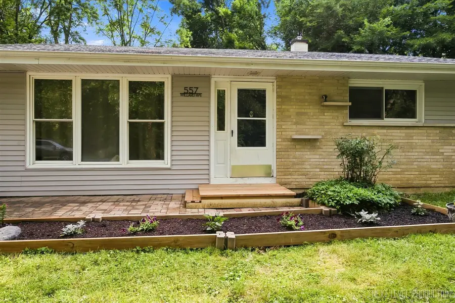 557 Willard Avenue, Elgin, IL 60120 - #3