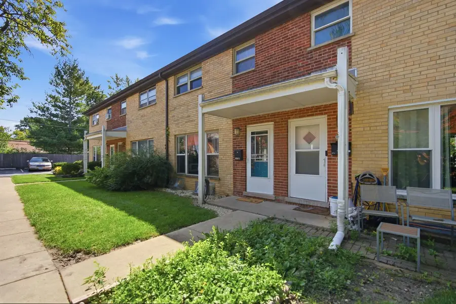 207 Linn Court #B, North Aurora, IL 60542 - #2