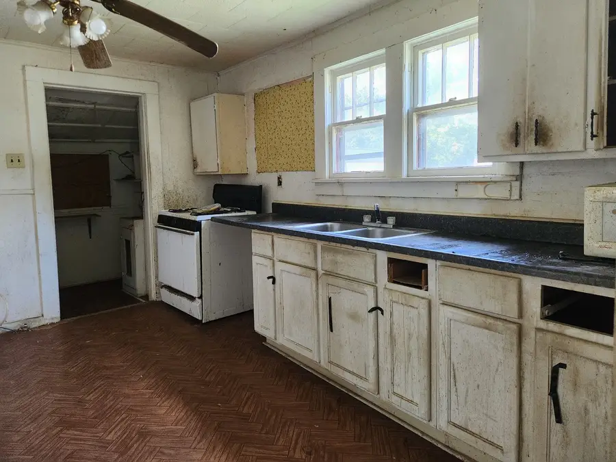 1009 S 20th Street, Mount Vernon, IL 62864 - #3