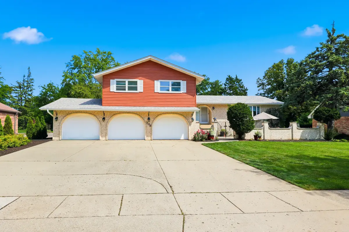 705 Ruskin Drive, Elk Grove Village, IL 60007 - #1