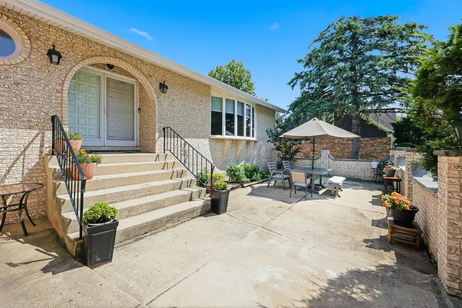 705 Ruskin Drive, Elk Grove Village, IL 60007 - #3