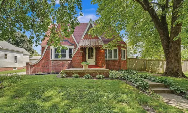 109 N Pine Street, Villa Grove, IL 61956