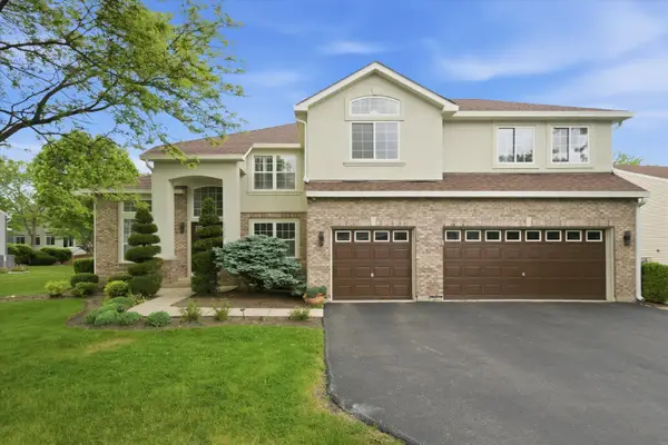 2210 Fieldcrest Drive, Mundelein, IL 60060