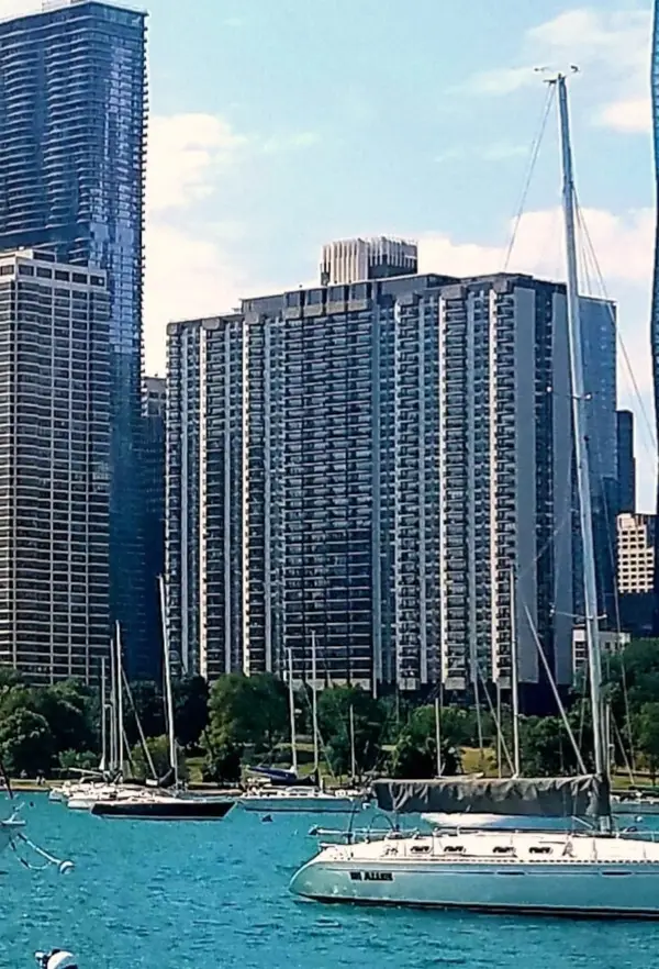 400 E Randolph Street #2502, Chicago, IL 60601