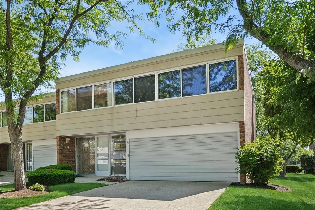 137 Avon Road, Northbrook, IL 60062 - #1