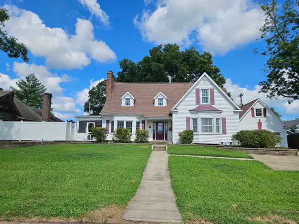 302 W Main Street, Carmi, IL 62821
