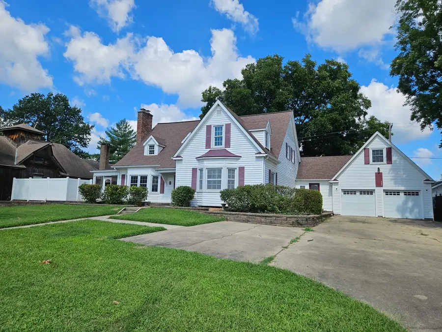 302 W Main Street, Carmi, IL 62821 - #2