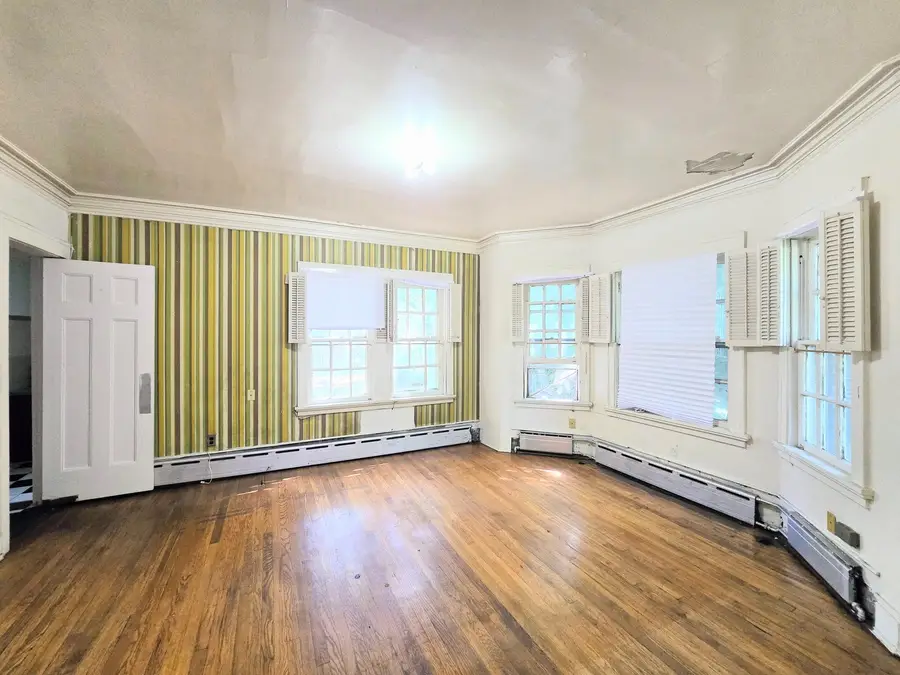 6845 S Chappel Avenue, Chicago, IL 60649 - #3