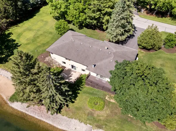 2720 N Bayview Lane, McHenry, IL 60051