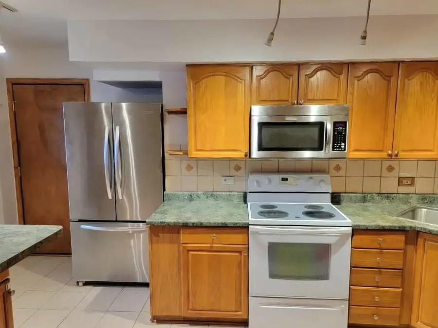 9709 Bianco Terrace #E, Des Plaines, IL 60016 - #3