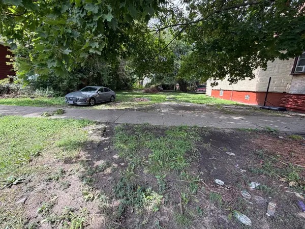 8222 S Manistee Avenue, Chicago, IL 60617