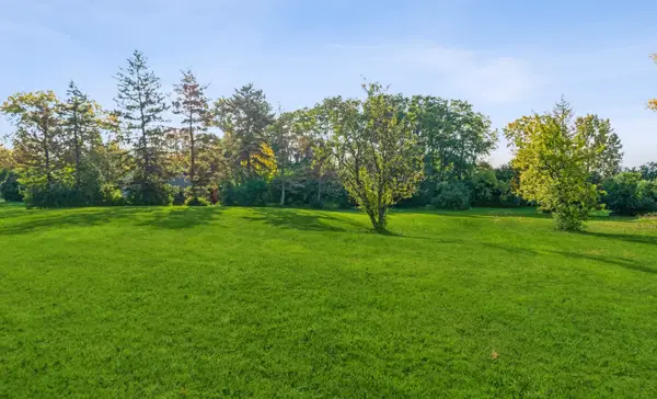 1350 N St Marys Road, Green Oaks, IL 60048