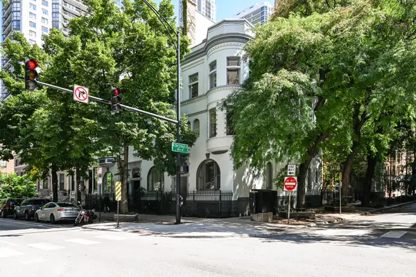 849 N Dearborn Street, Chicago, IL 60610