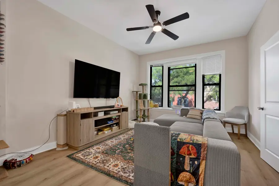 614 S Loomis Street #2, Chicago, IL 60607 - #3