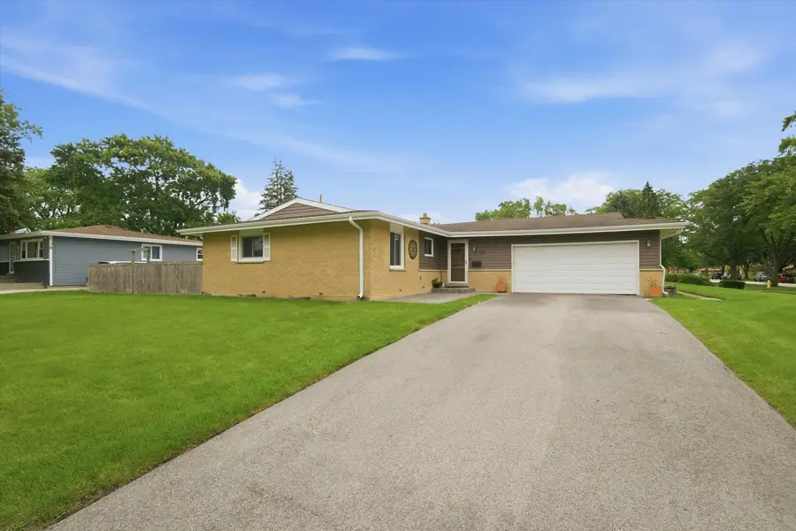 601 E Dogwood Lane, Mount Prospect, IL 60056 - #2