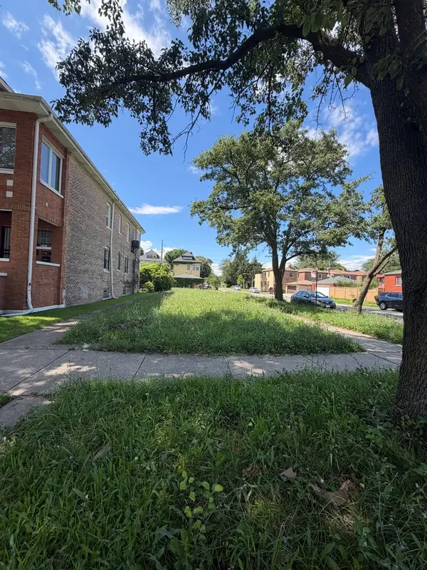 8200 S Marquette Avenue, Chicago, IL 60617