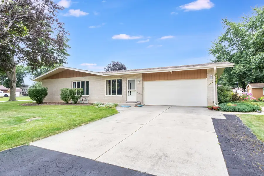 642 Country Lane, Beecher, IL 60401 - #3
