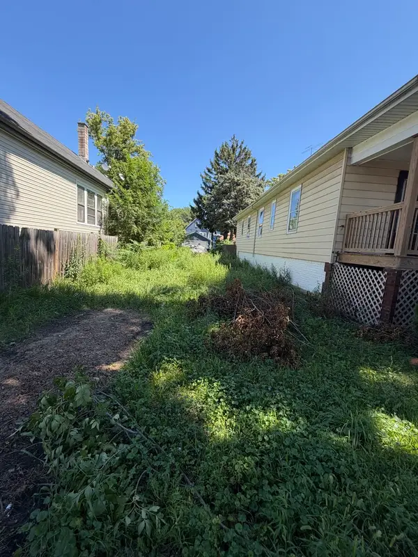 8623 S Marquette Avenue, Chicago, IL 60617