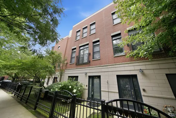 935 W College Parkway, Chicago, IL 60608