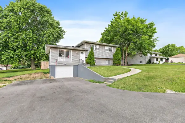 140 Skyline Drive, Carpentersville, IL 60110