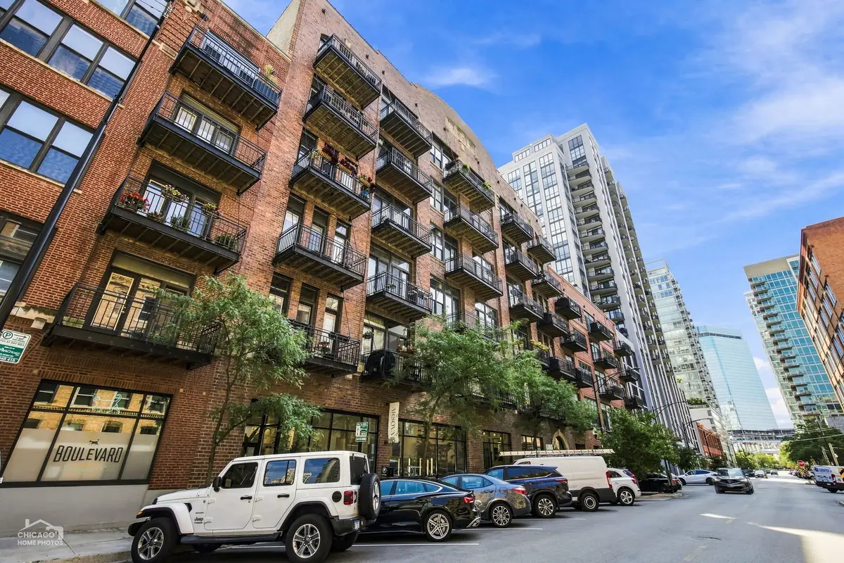 375 W Erie Street #221, Chicago, IL 60654 - #1
