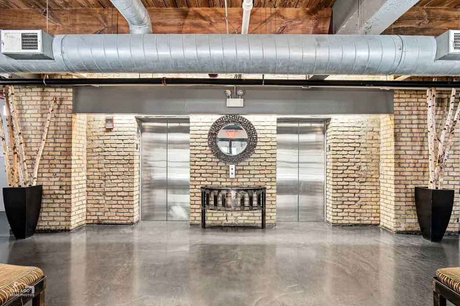 375 W Erie Street #221, Chicago, IL 60654 - #2