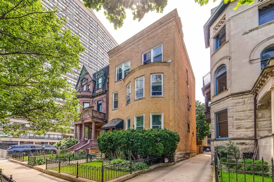 421 W Oakdale Avenue #4, Chicago, IL 60657 - #2
