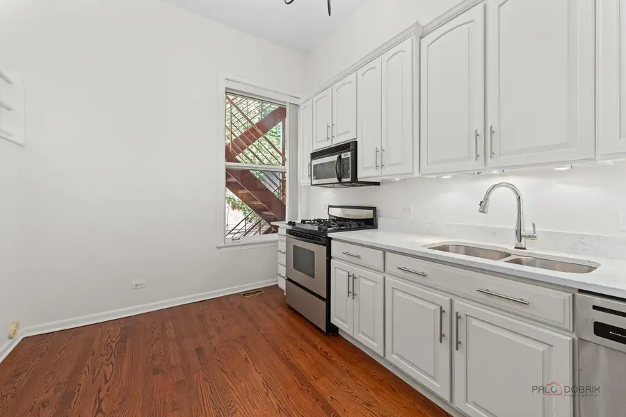421 W Oakdale Avenue #4, Chicago, IL 60657 - #3