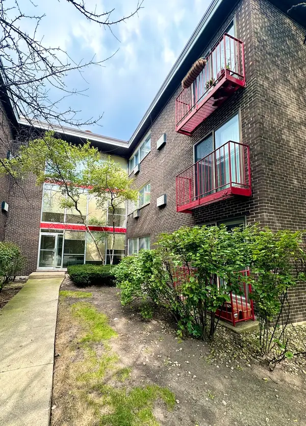 8524 Skokie Boulevard #3F, Skokie, IL 60077