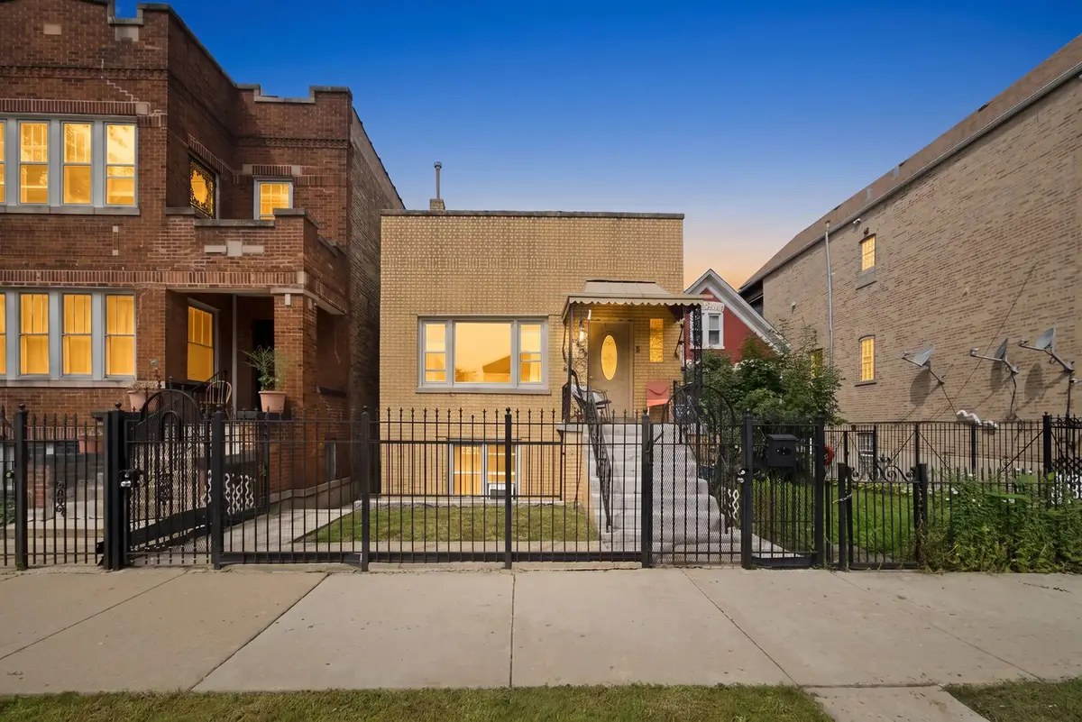 906 N Monticello Avenue, Chicago, IL 60651 - #1