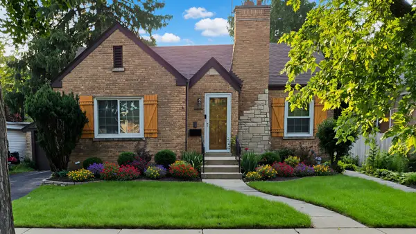 821 Rosemary Terrace, Deerfield, IL 60015