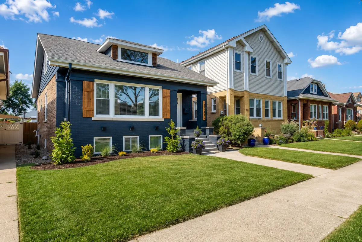 5748 W Eastwood Avenue, Chicago, IL 60630 - #1