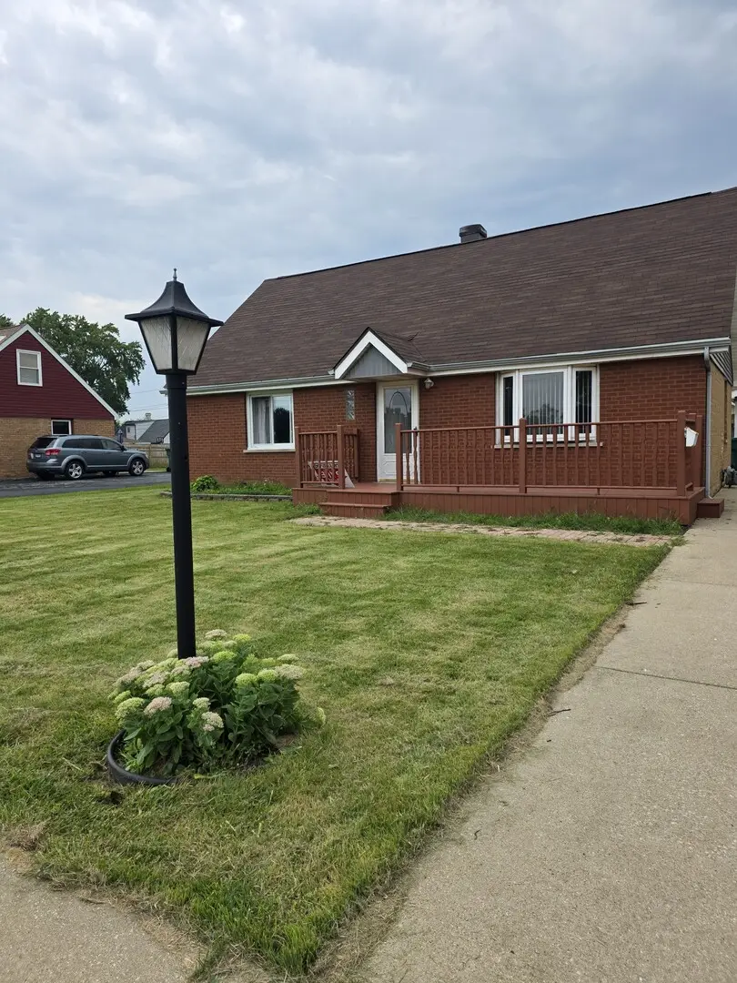 8225 New Castle Avenue, Burbank, IL 60459 - #1