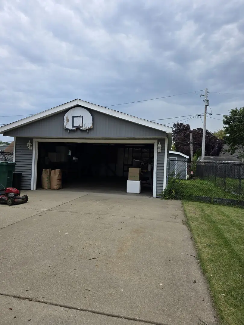 8225 New Castle Avenue, Burbank, IL 60459 - #2
