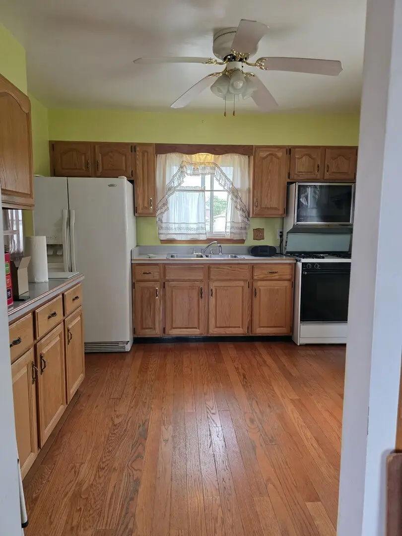 8225 New Castle Avenue, Burbank, IL 60459 - #3