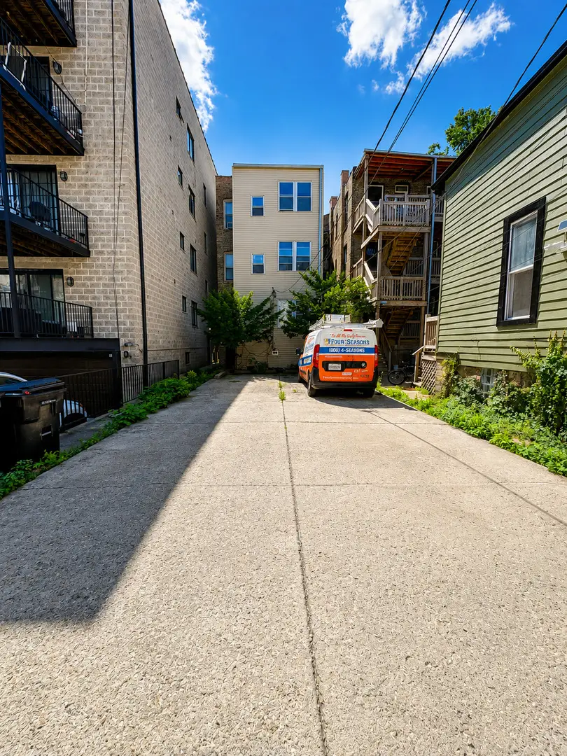866 W Buckingham Place #P-1, Chicago, IL 60657 - #2