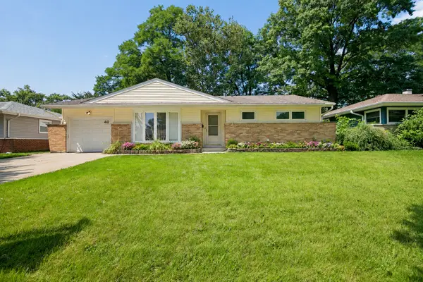 40 Wildwood Road, Elk Grove Village, IL 60007
