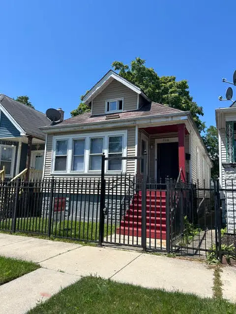 7130 S Hermitage Avenue, Chicago, IL 60636