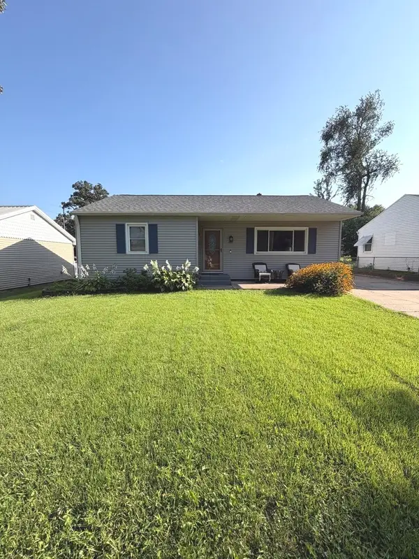 1811 East Lane, Clinton, IA 52732