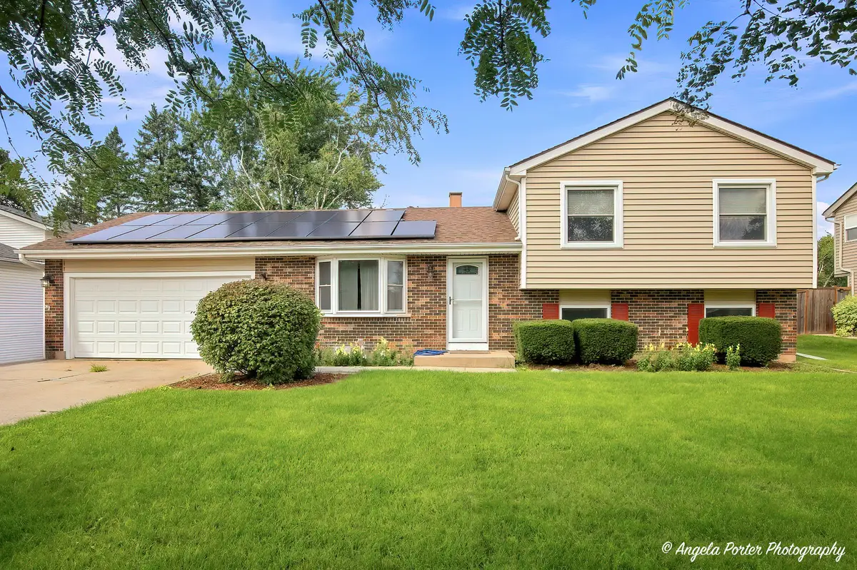 5112 W Greenbrier Drive, McHenry, IL 60050 - #1
