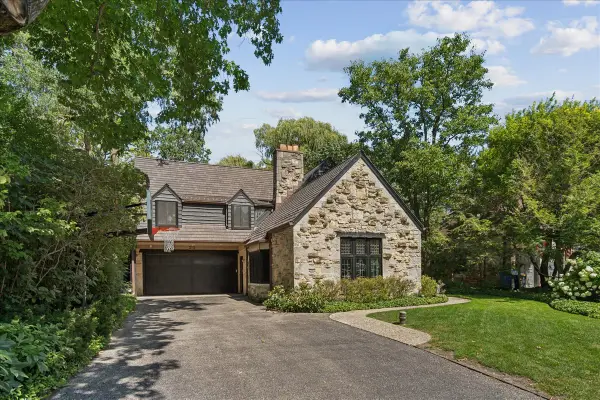 315 N Deere Park Drive, Highland Park, IL 60035