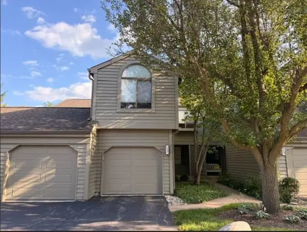 327 Indian Point, Lake Barrington, IL 60010
