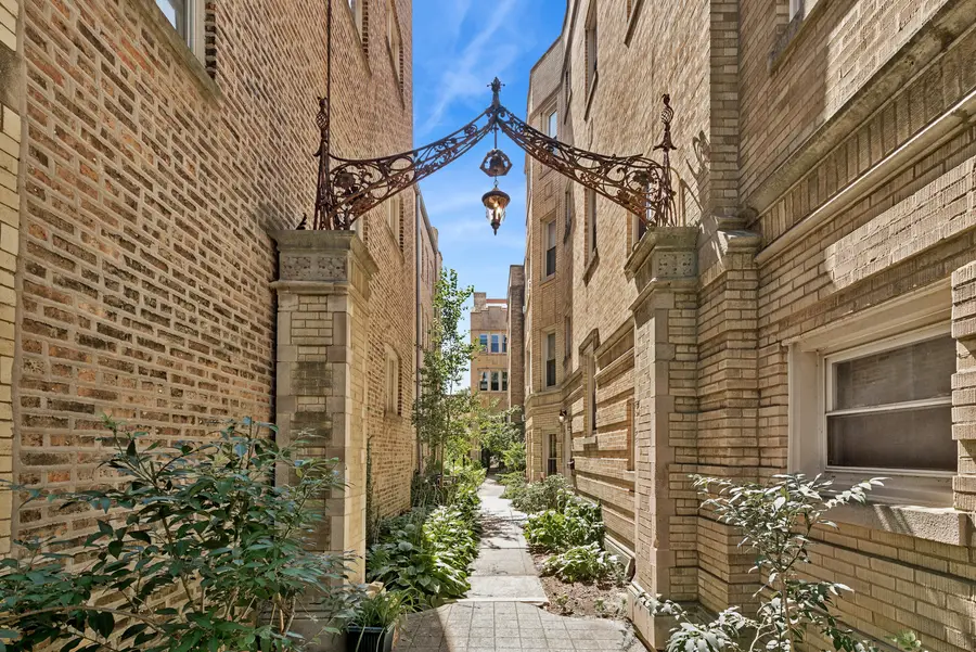 1345 W Greenleaf Avenue #3S, Chicago, IL 60626 - #2