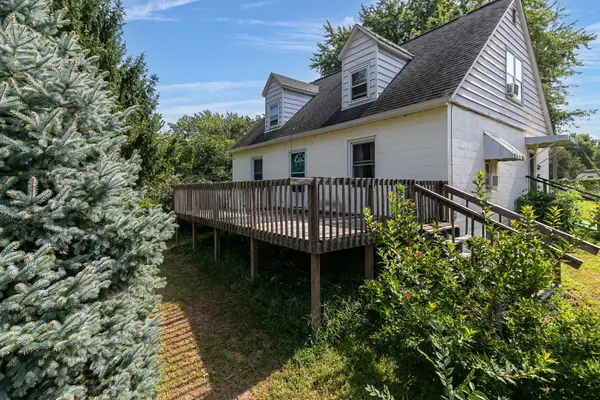408 West Drive, East Moline, IL 61244