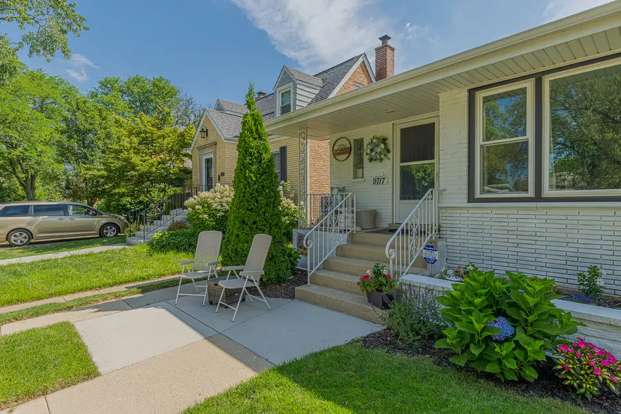 9717 S Springfield Avenue, Evergreen Park, IL 60805 - #2
