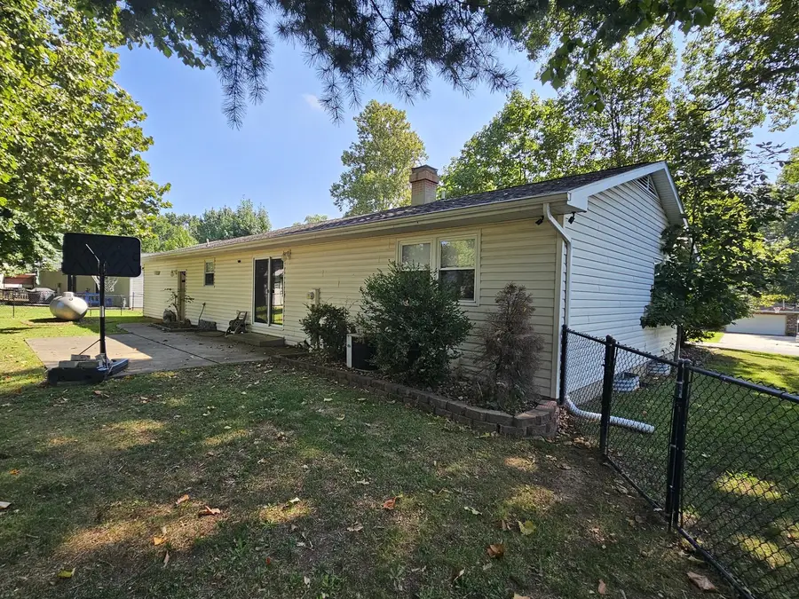 1011 Blueberry Hill Avenue, Mount Vernon, IL 62864 - #2