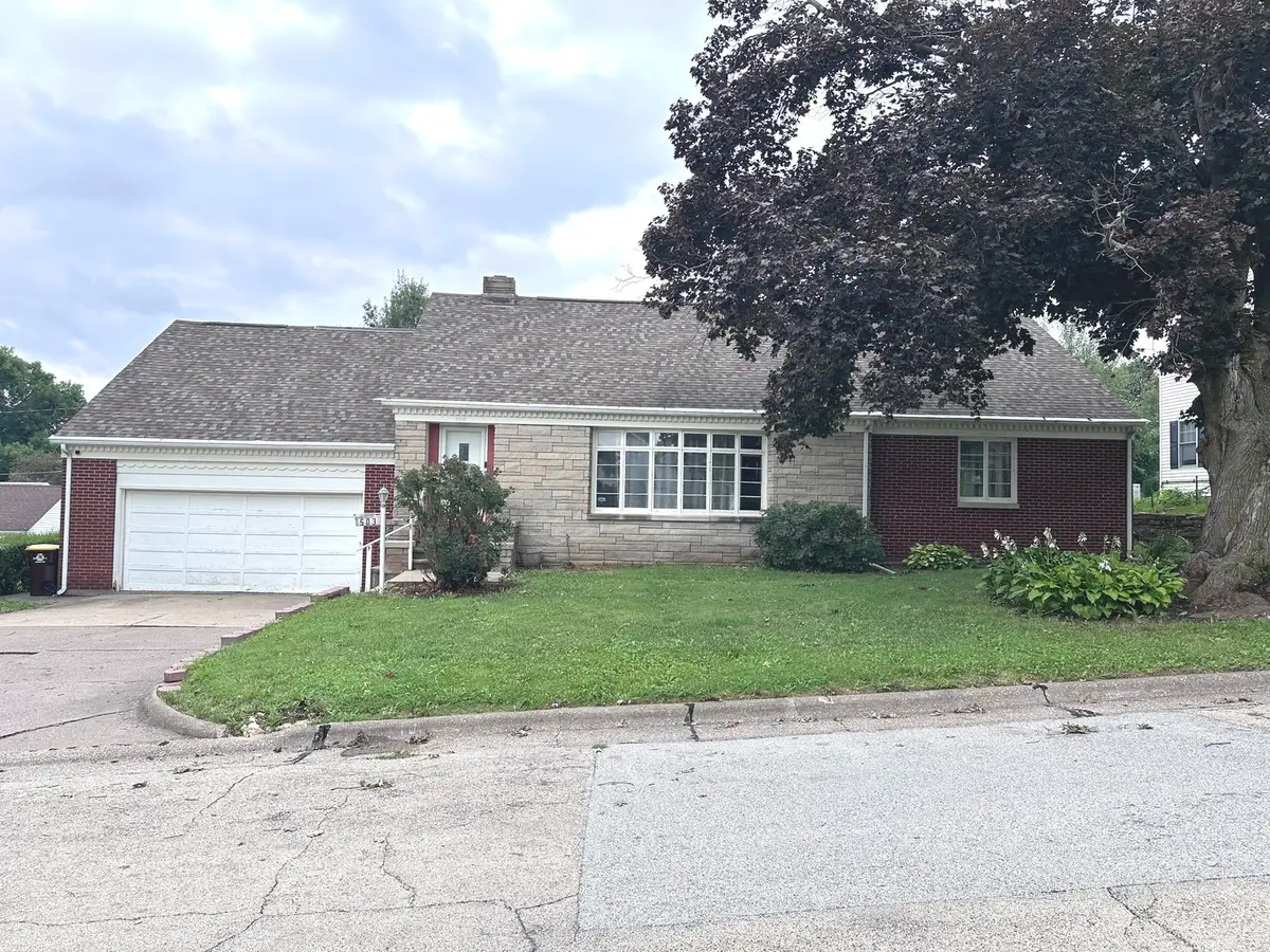 503 4th Street, Maquoketa, IA 52060 - #1
