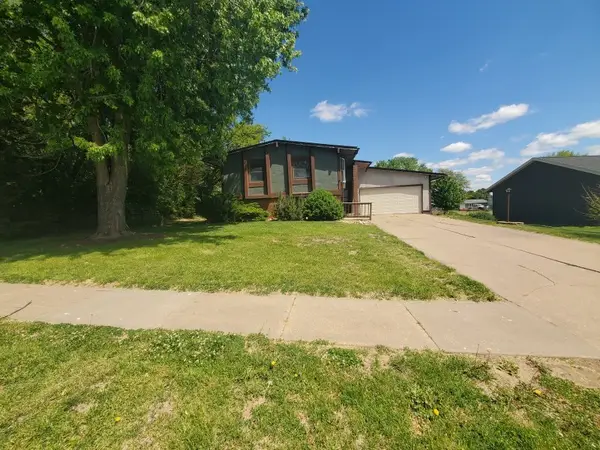 2340 Lafayette Terrace, Clinton, IA 52732