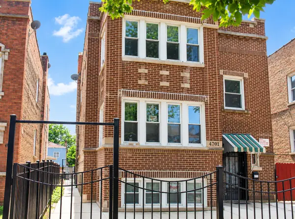 4141 W Barry Avenue, Chicago, IL 60641