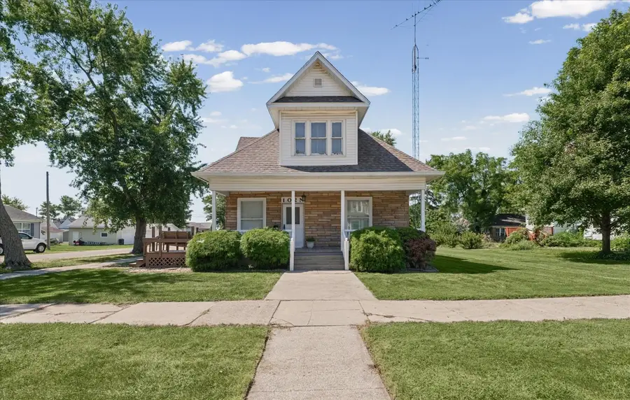 102 N Walnut Street, Villa Grove, IL 61956 - #2